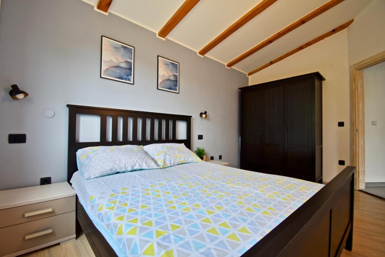 Relaxing Holiday House With Terrace Sea View Medulin Exterior photo