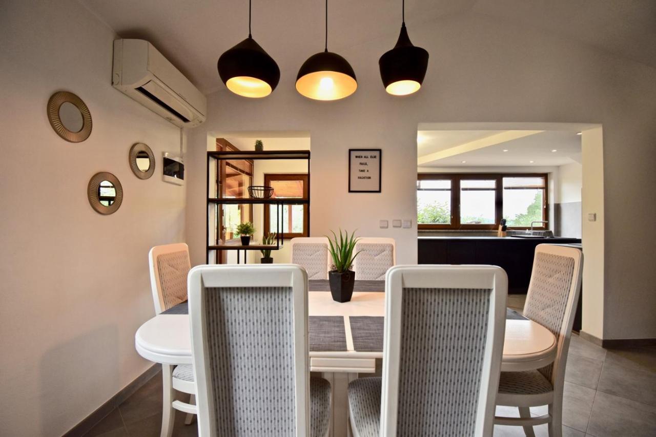 Relaxing Holiday House With Terrace Sea View Medulin Exterior photo