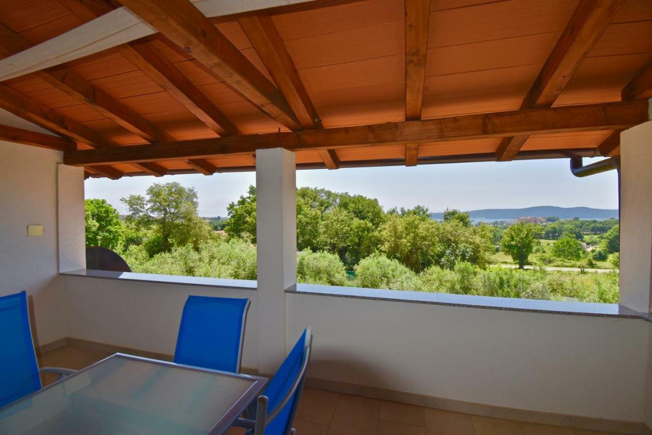 Relaxing Holiday House With Terrace Sea View Medulin Exterior photo